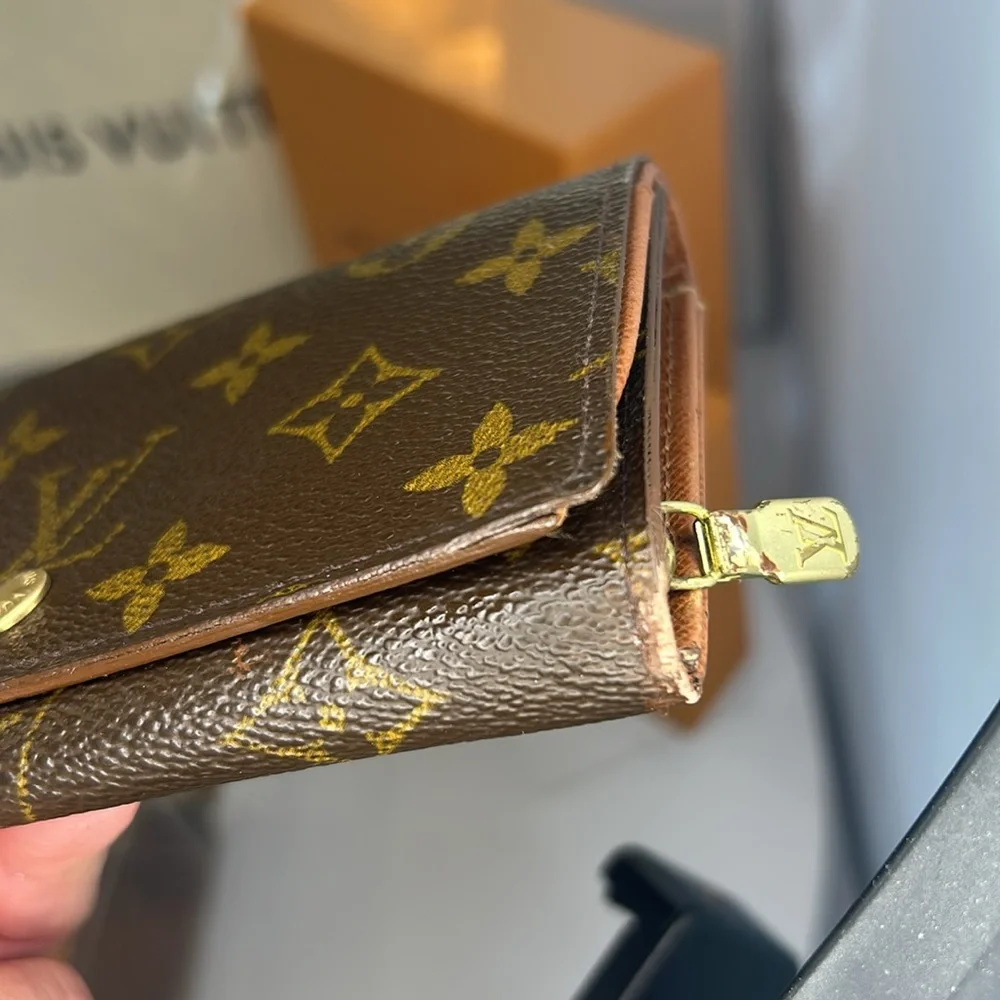 Louis Vuitton Monogram Leather Wallet Unisex